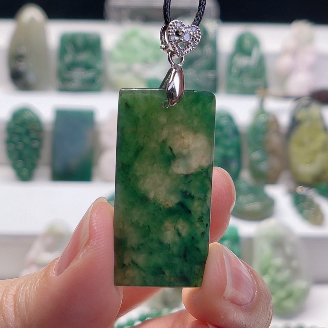 独山玉颈饰未镶嵌