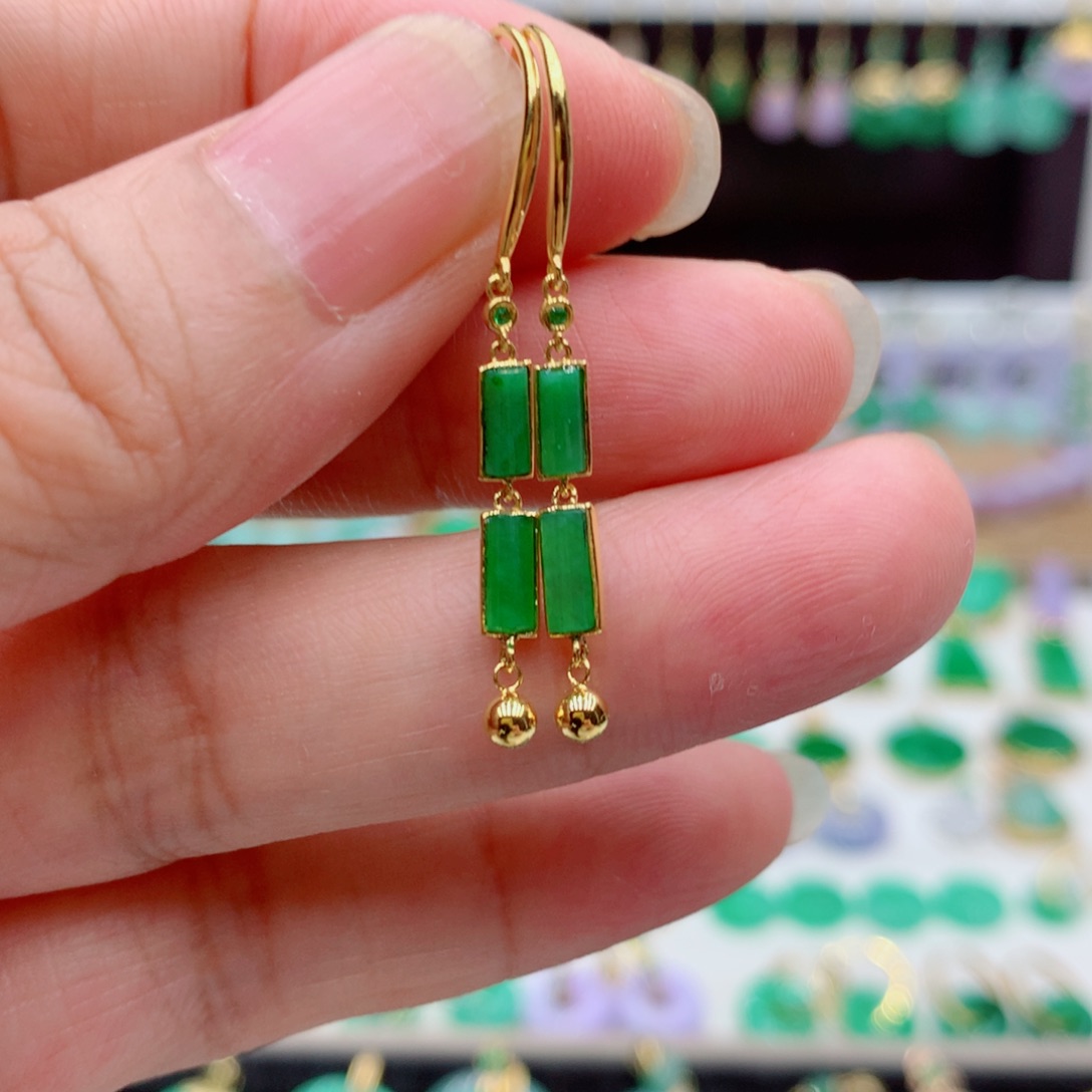 18K金镶嵌翡翠耳饰