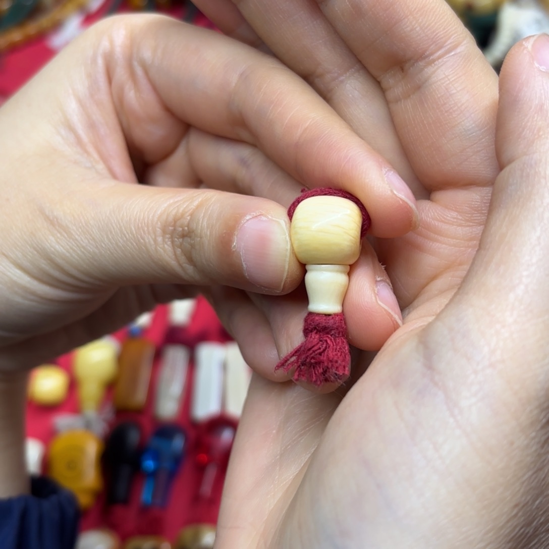 木*配饰和化妆等工序制作