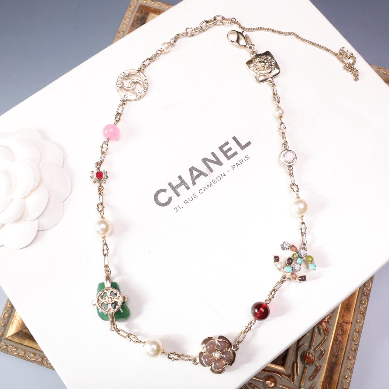 95新 Chanel/香奈儿 柚礼/香奈儿粉色花朵红绿琉璃项链lz512444