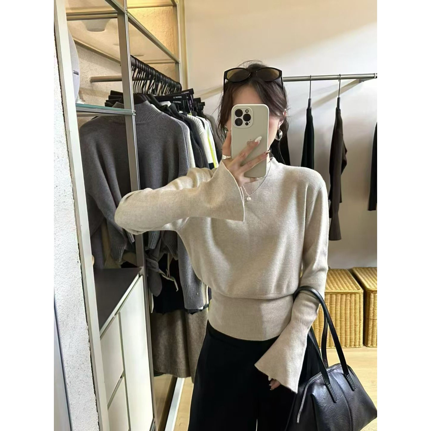 韩国chic半高领喇叭袖毛衣女秋冬收腰显瘦长袖打底针织衫短款上衣