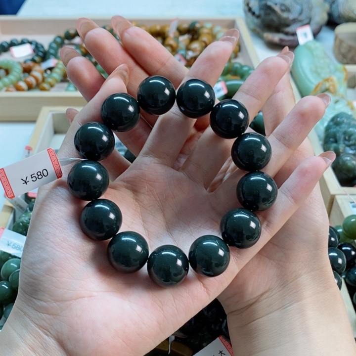 透闪石质玉手串未镶嵌