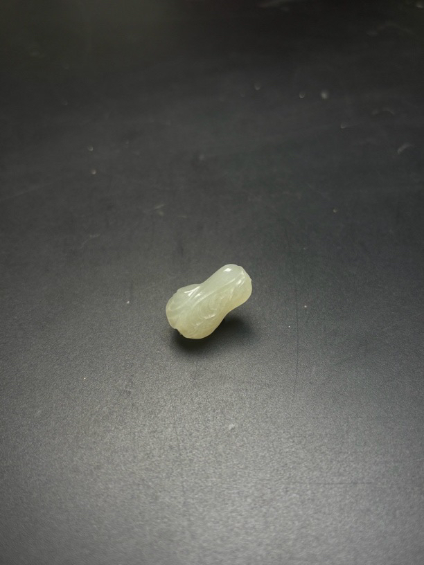 天然和田玉 精美小白菜 颜色多样性拍一发一长22宽10左右随机发货