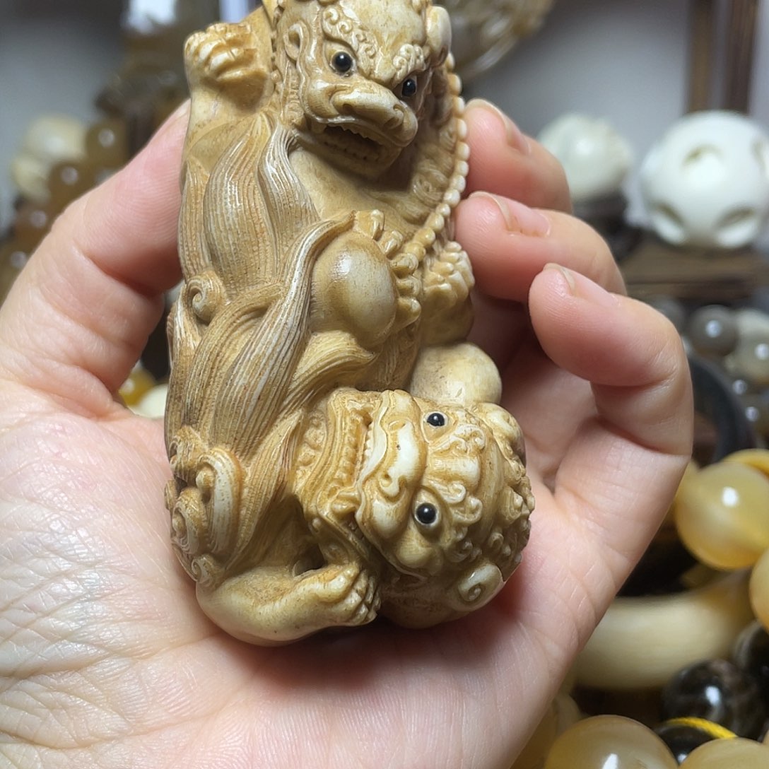 “***”石英石纯铜鹿角根付雕双狮