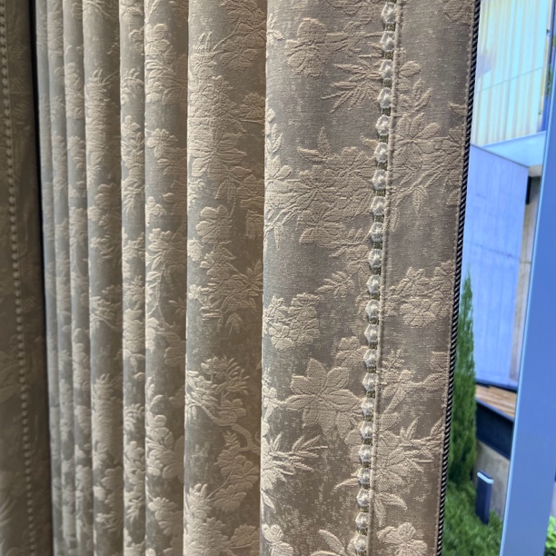 梅竹雅韵（春风得意）人造丝和天鹅绒混纺窗帘（可定制高度）