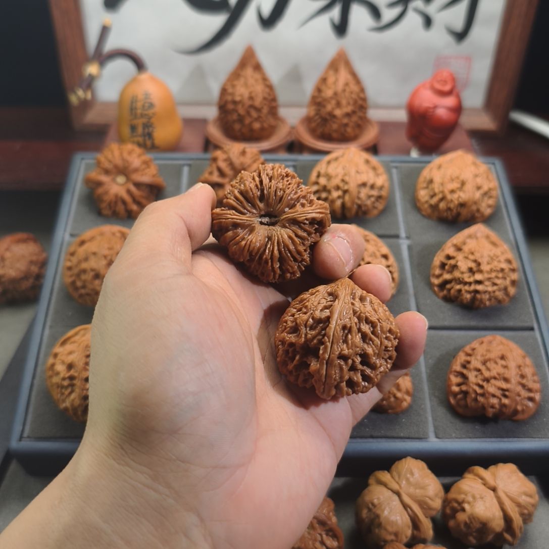 双***。文玩核桃吊坠南疆石