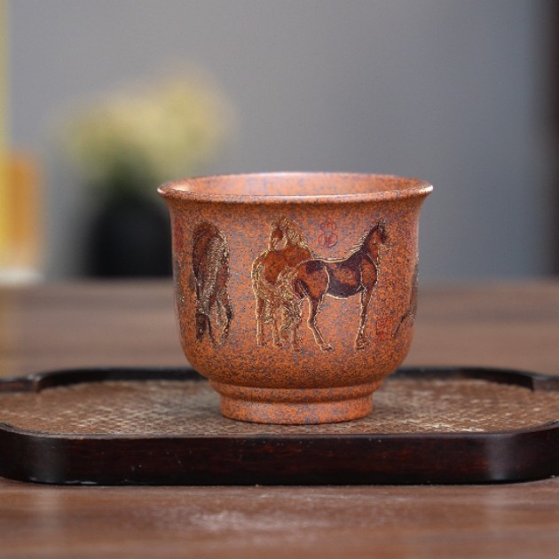 1035宜兴宜兴紫砂龙骨紫砂杯彩绘描金马杯主人杯YY150ML左右