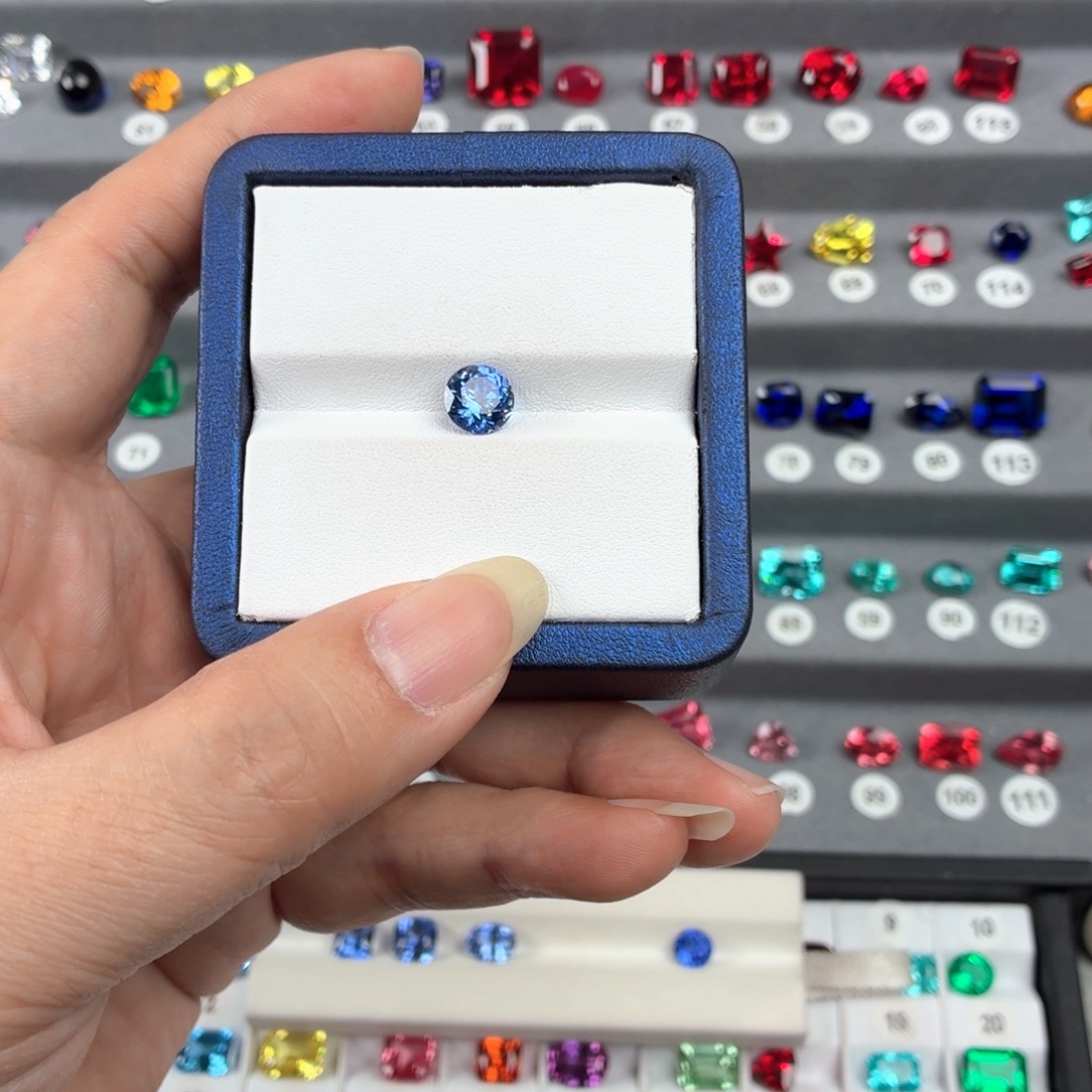 ****.合成（培育）蓝宝石裸石2.81