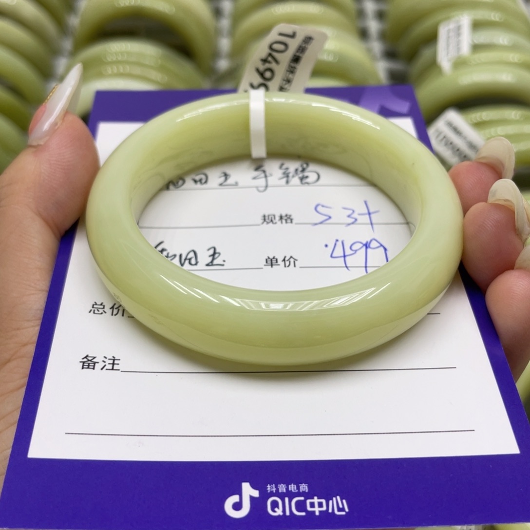 和田玉手镯未镶嵌?****?