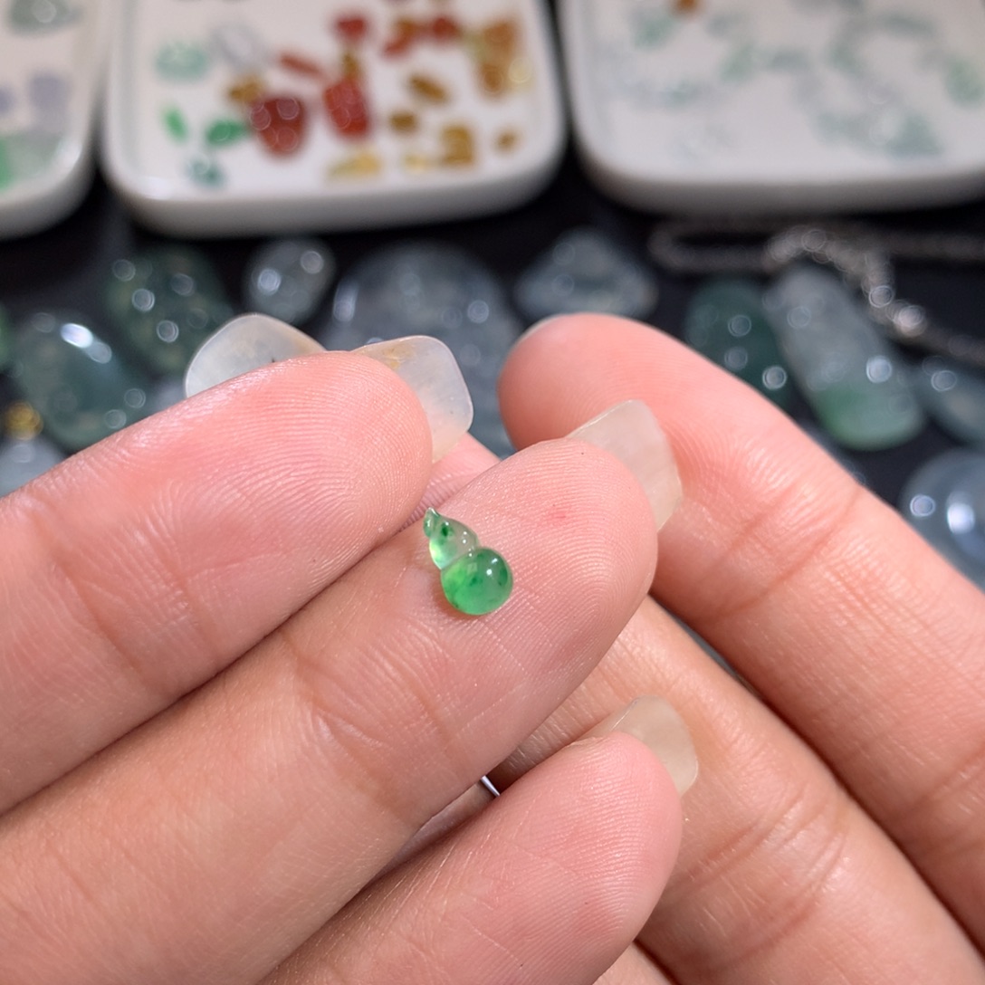 翡翠裸石未镶嵌绿野仙踪