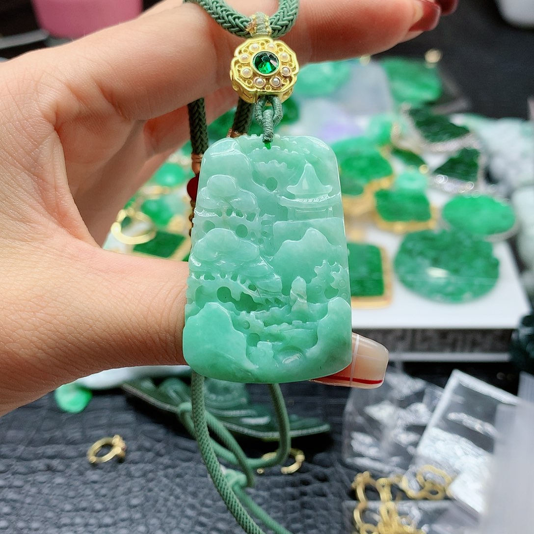 【闪购商品】翡翠吊坠(赠链)未镶嵌