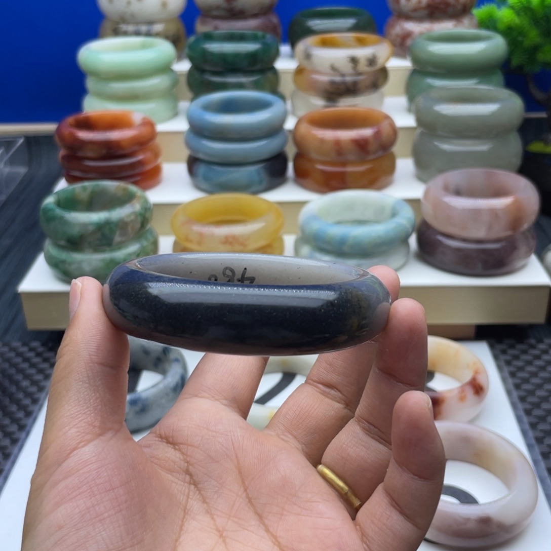 石英质玉手镯未镶嵌