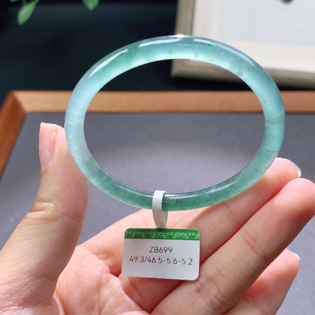 翡翠手镯未镶嵌天然翡翠手镯