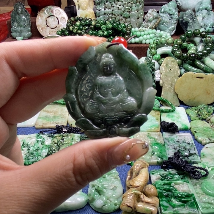 翡翠颈饰未镶嵌000000000