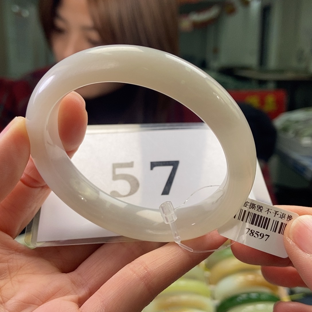 和田玉手镯未镶嵌