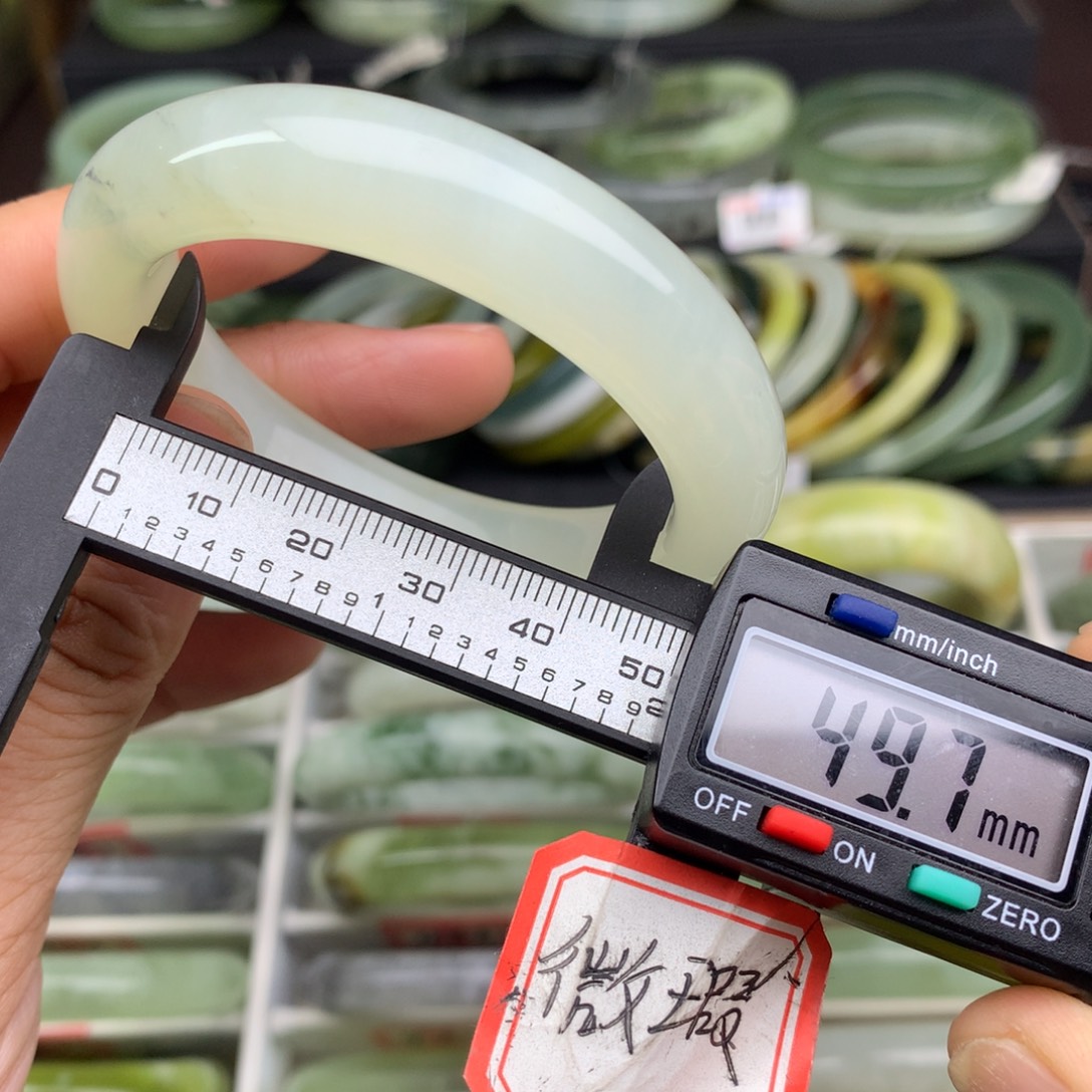 蛇纹石玉未镶嵌手镯513