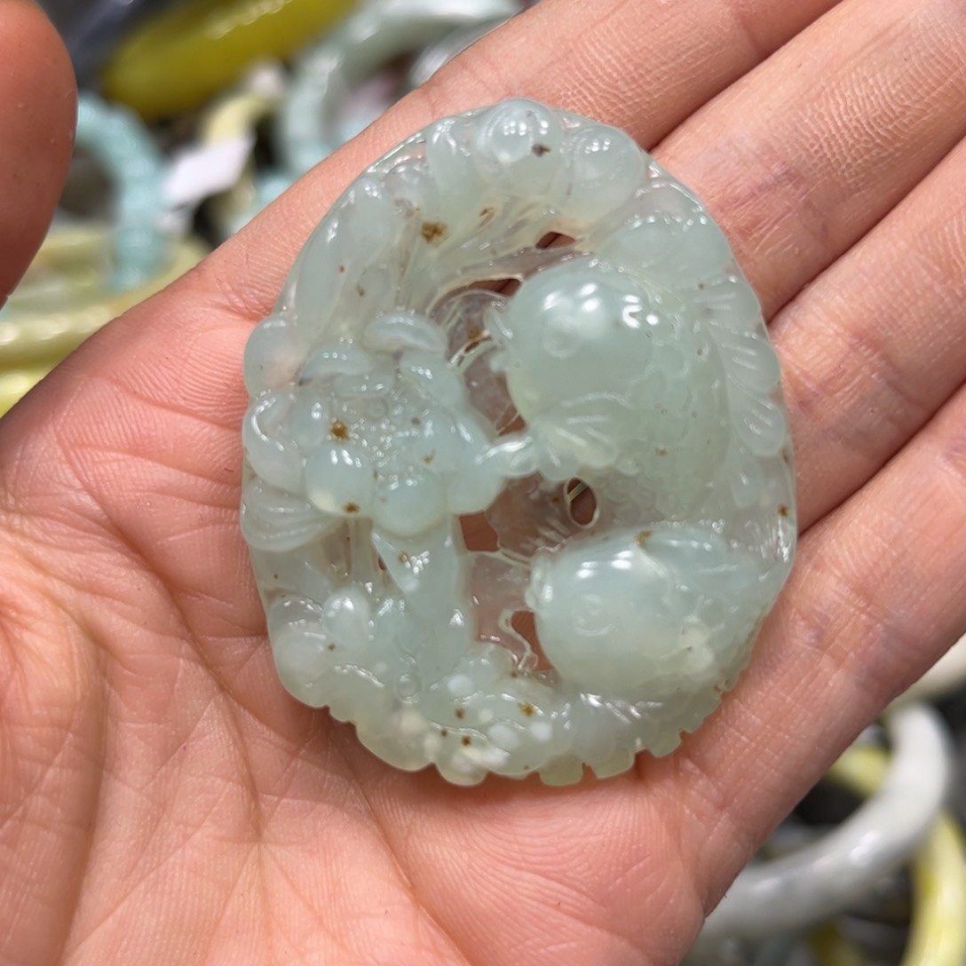 蛇纹石玉颈饰未镶嵌