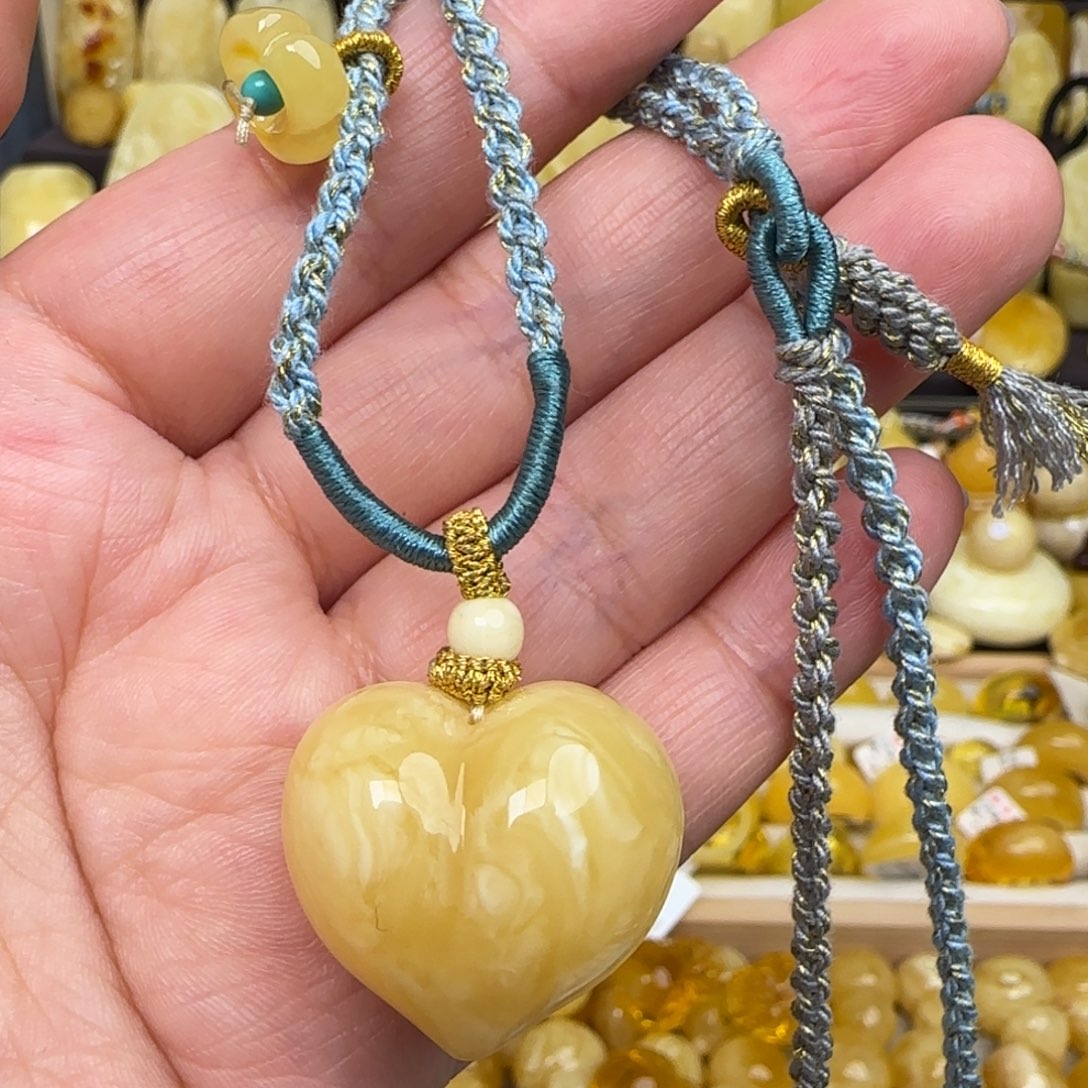 未镶嵌琥珀颈饰天然俄料蜜蜡蜜桃爱心吊坠