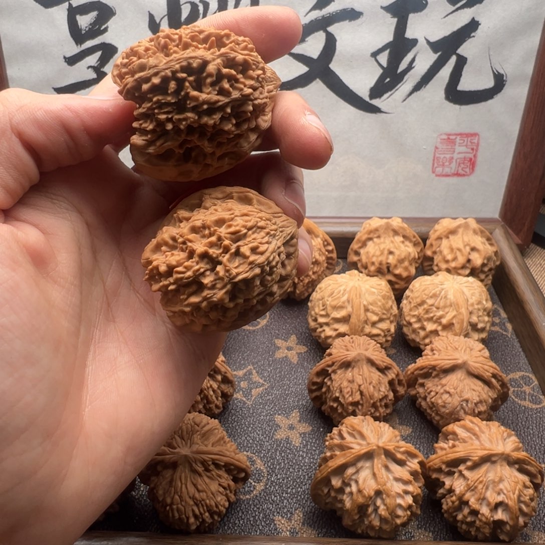 李***霆文玩核桃吊坠满天星