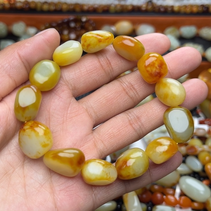 和田玉颈饰未镶嵌