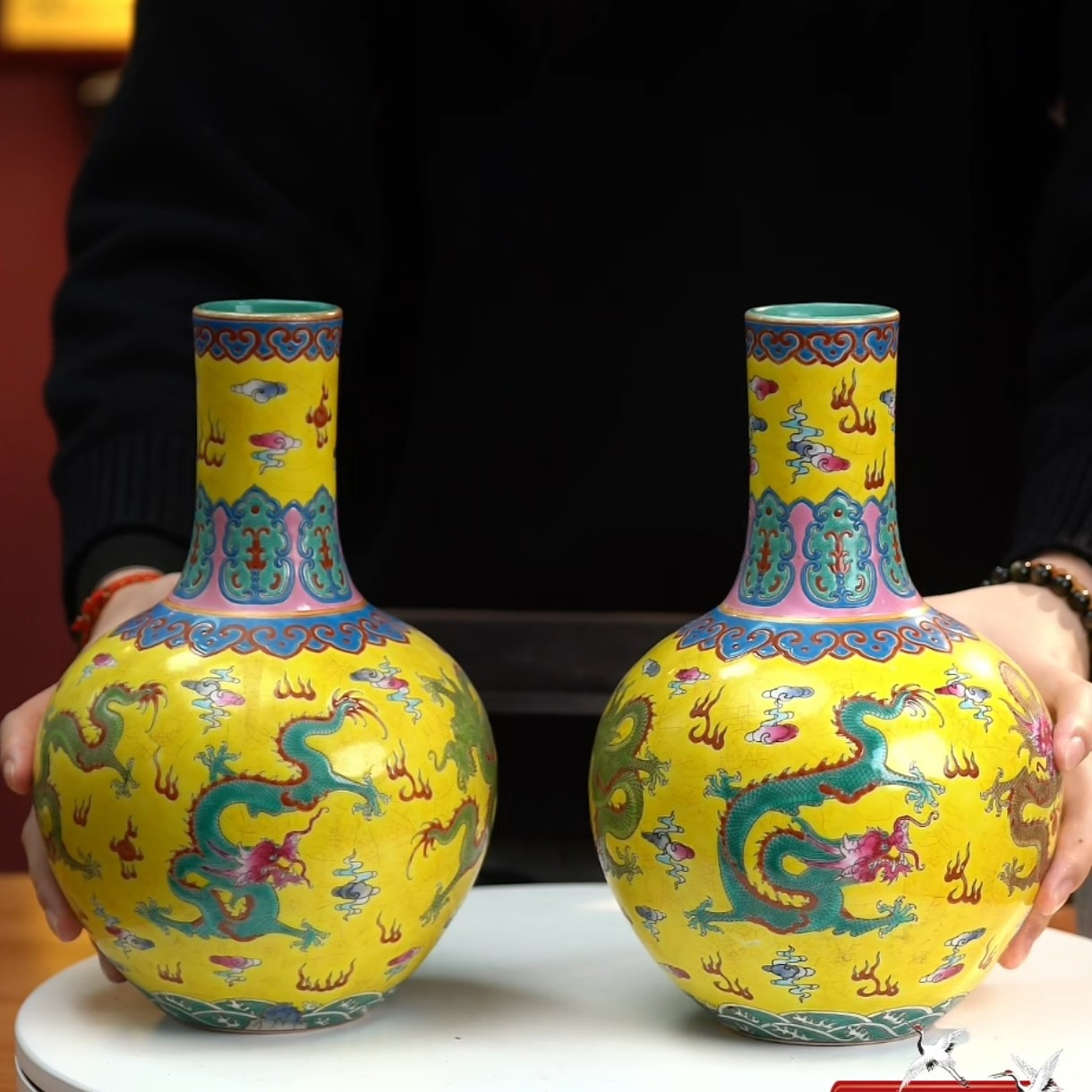 黄地粉彩五龙纹天球瓶一对