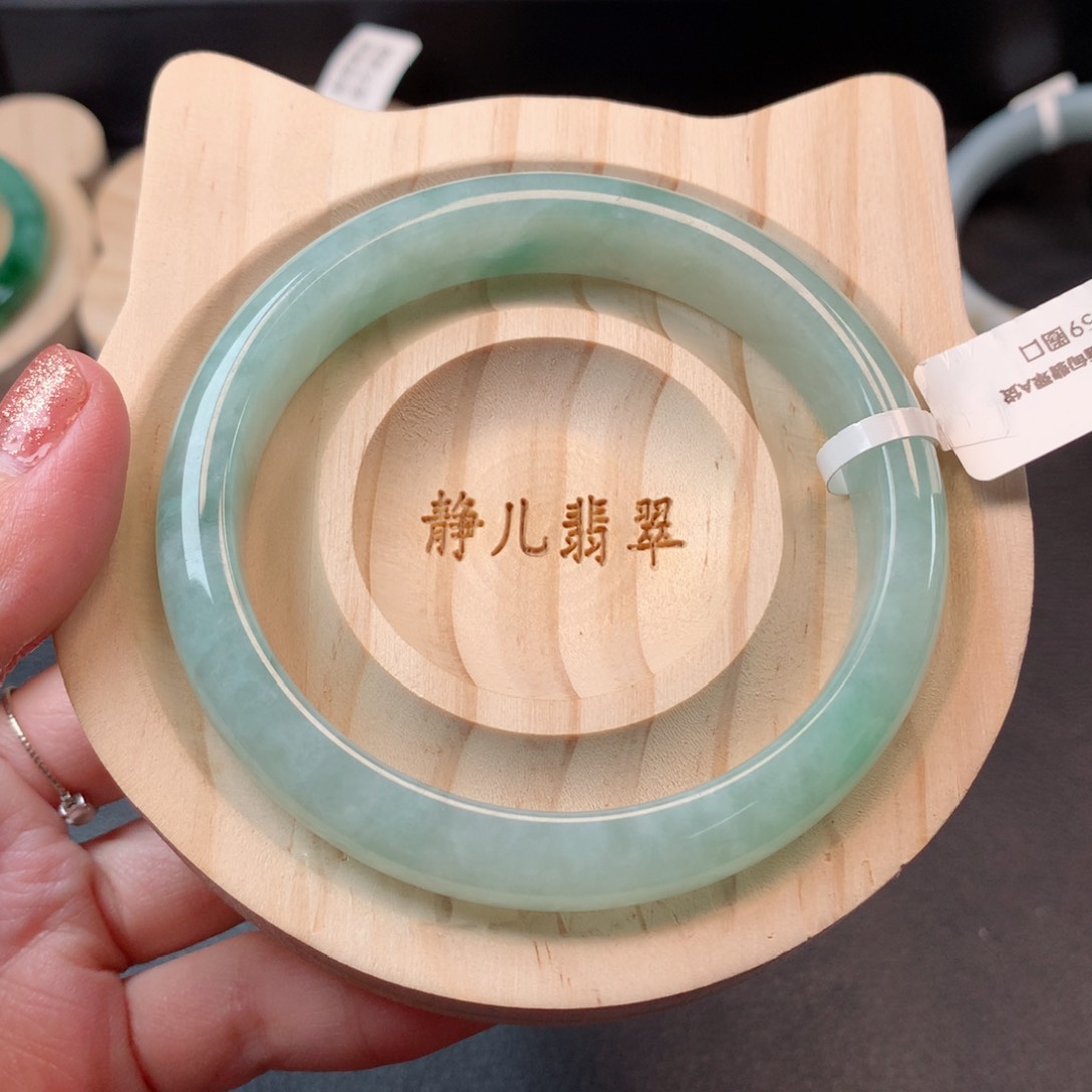 翡翠手镯未镶嵌59圈口
