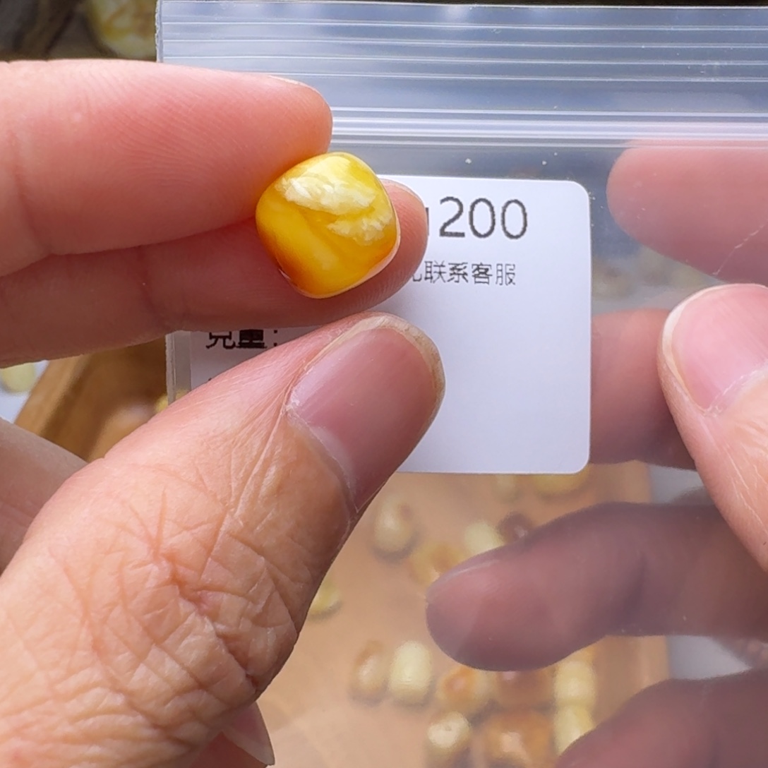 琥珀未镶嵌裸石琥珀