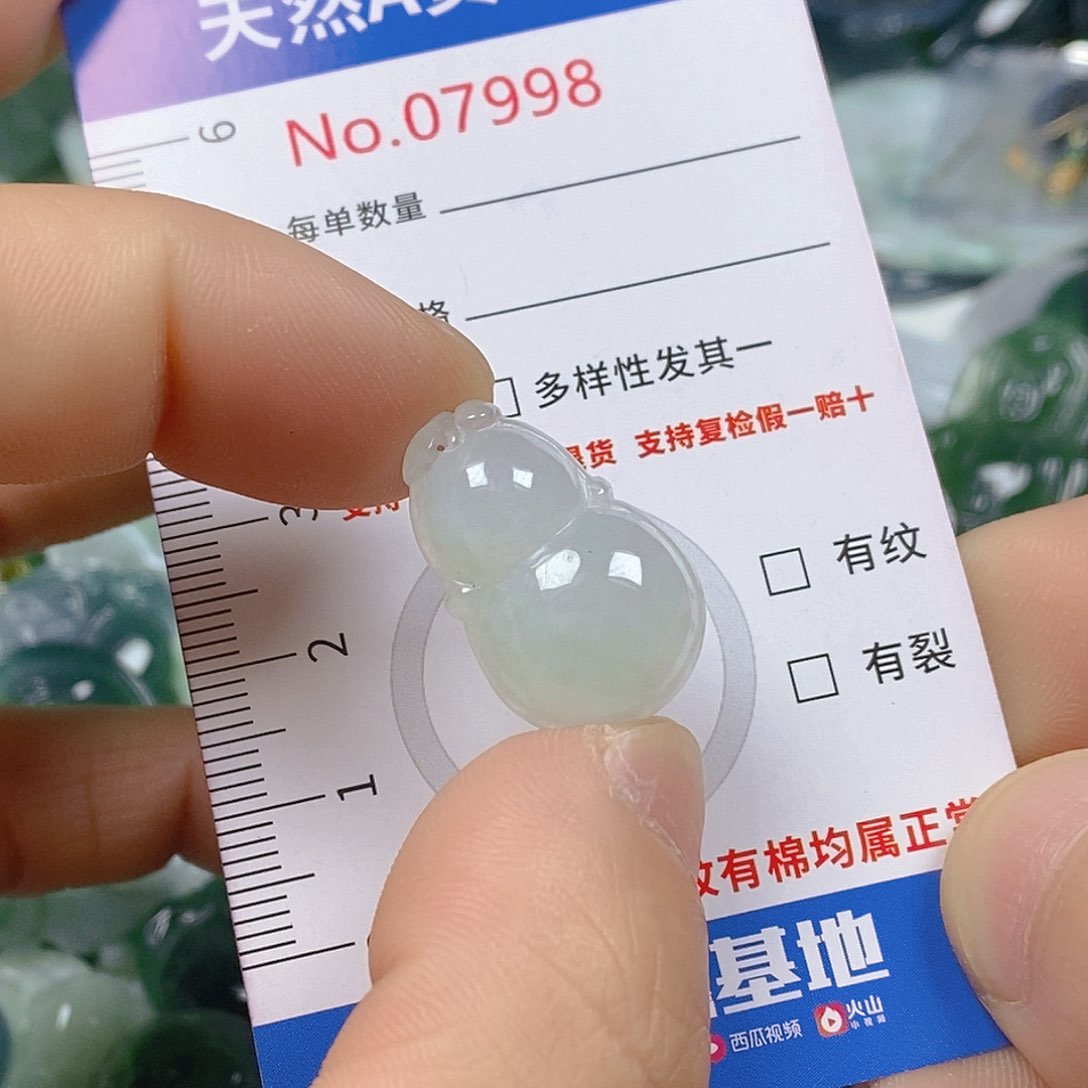 翡翠颈饰未镶嵌天然翡翠