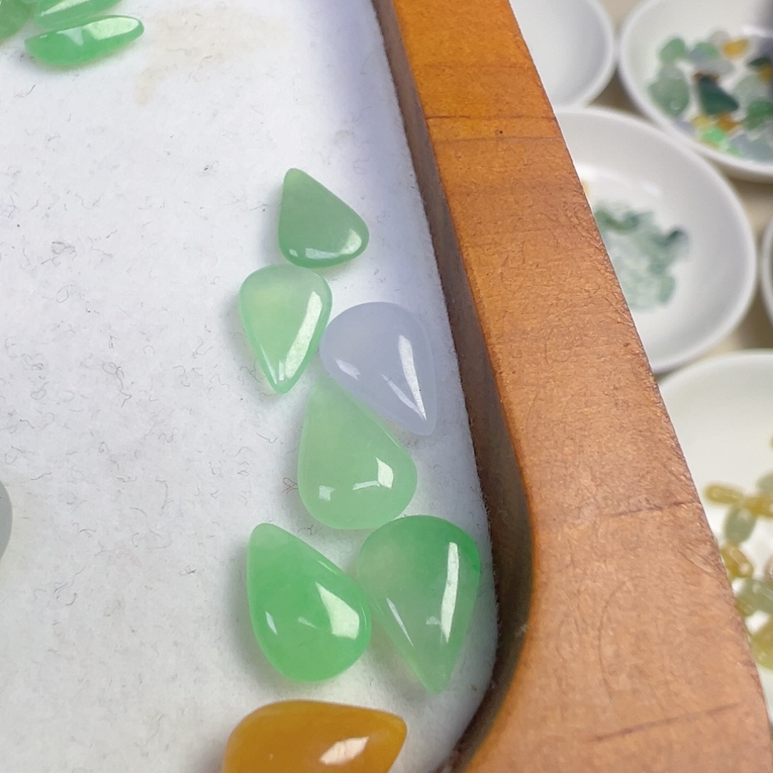 翡翠散珠水滴一颗