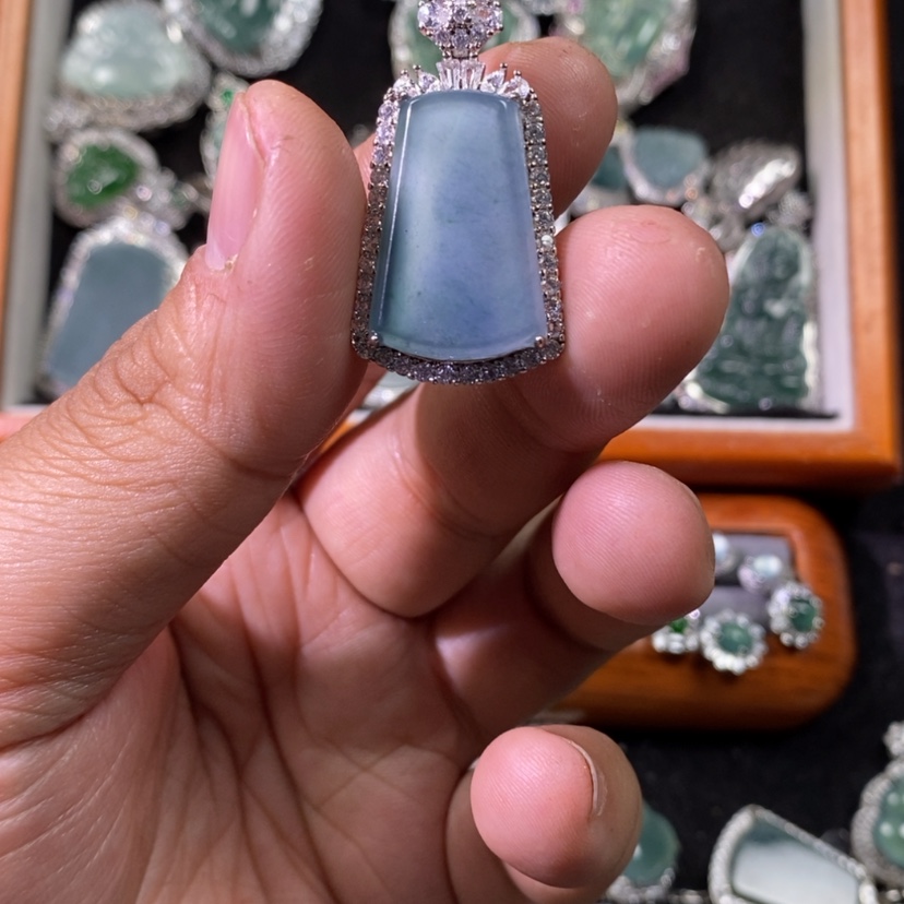 【闪购商品】翡翠颈饰未镶嵌天然