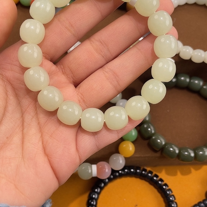 尾***七和田玉未镶嵌手串