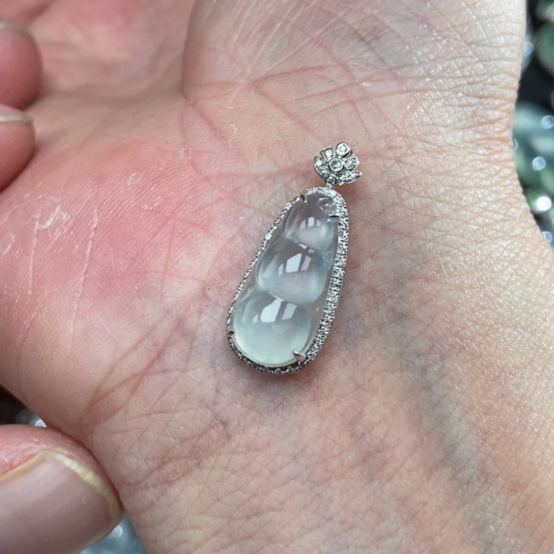 颈饰18K金镶嵌翡翠豆子