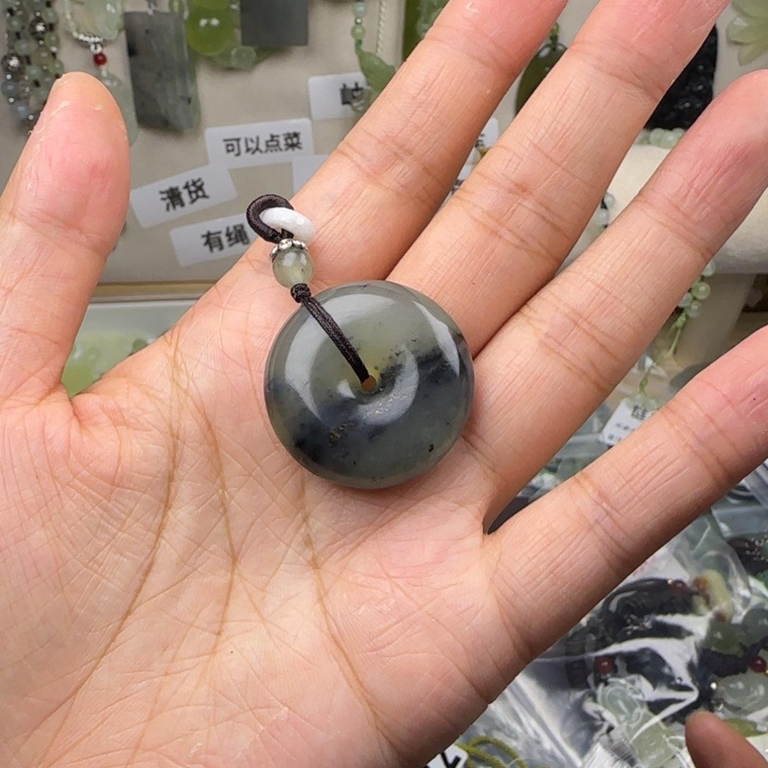 蛇纹石玉饰品未镶嵌