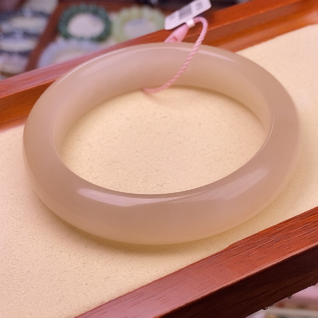 颈饰未镶嵌和田玉毕业级老坑料浓红粉宽版手镯57