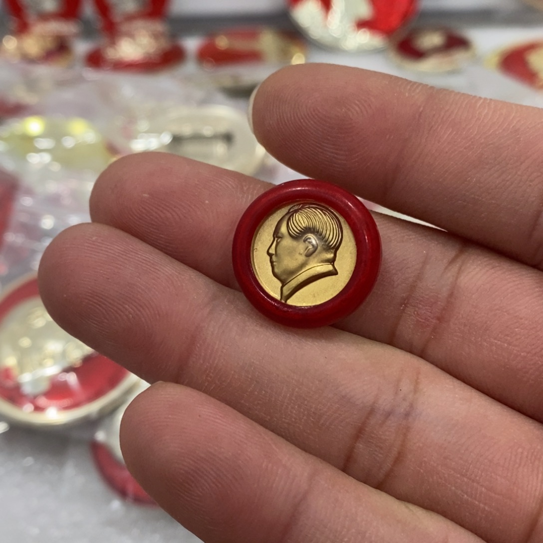 铝金*红色纪念章红豆随单