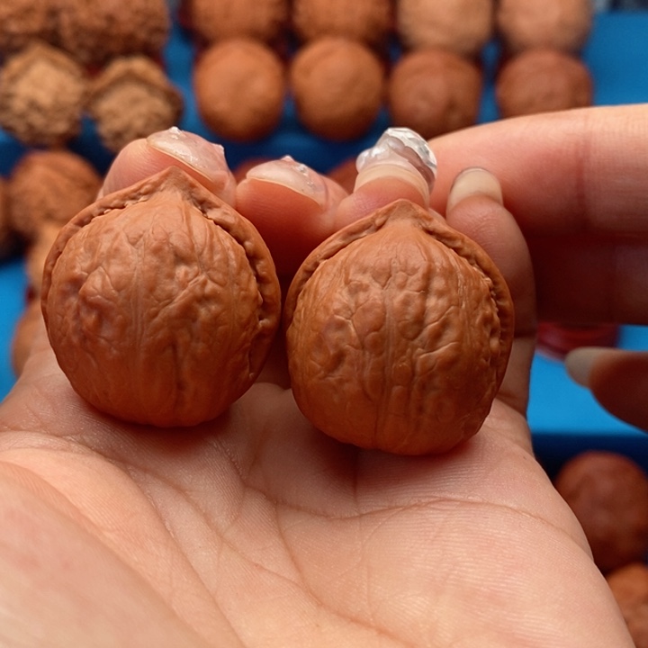 文玩核桃把件精品文玩手捻麒麟珠