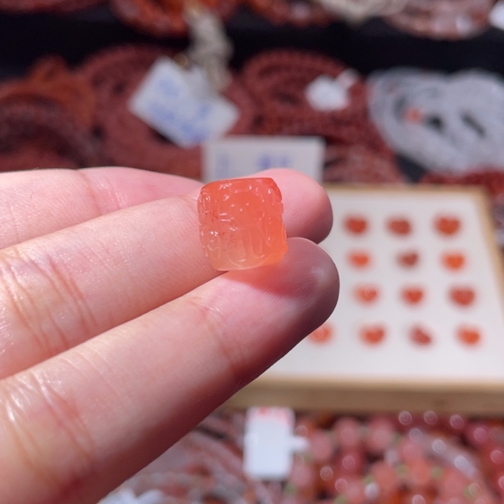 南红玛瑙未镶嵌猫猫桶珠276