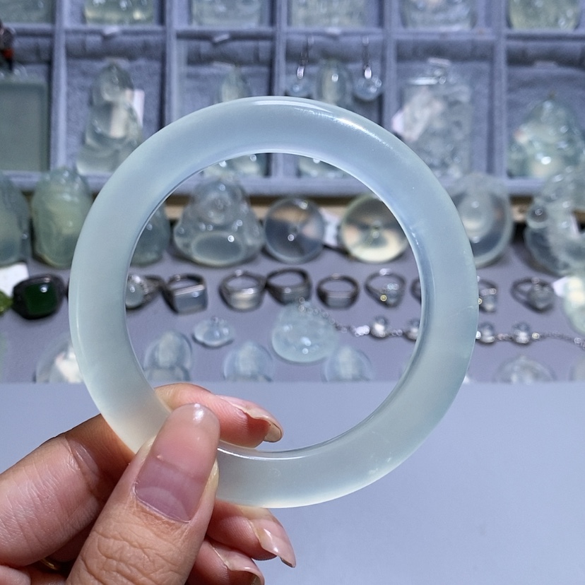 【闪购商品】岫玉手镯未镶嵌呔****！60