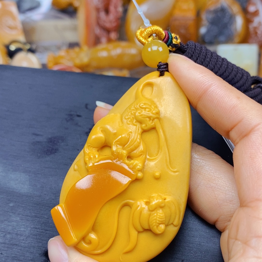 石英质玉（黄龙玉）颈饰未镶嵌