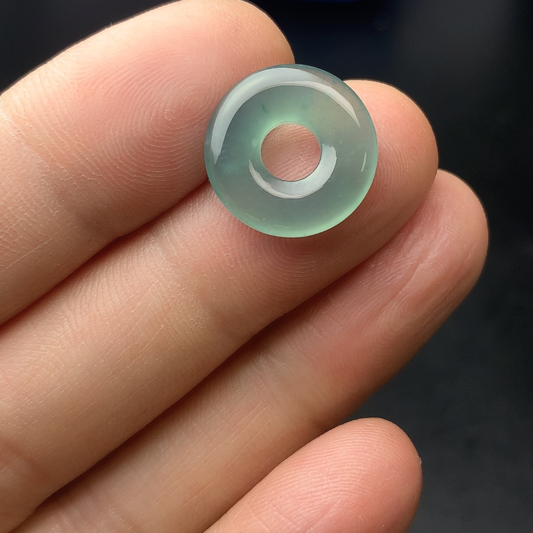 翡翠未镶嵌颈饰翡翠首饰和翡翠珠宝