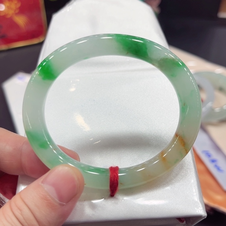 翡翠手镯未镶嵌53贵