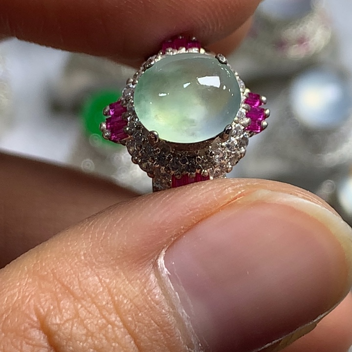 翡翠未镶嵌戒指铜托，卖裸石，需要二次镶嵌