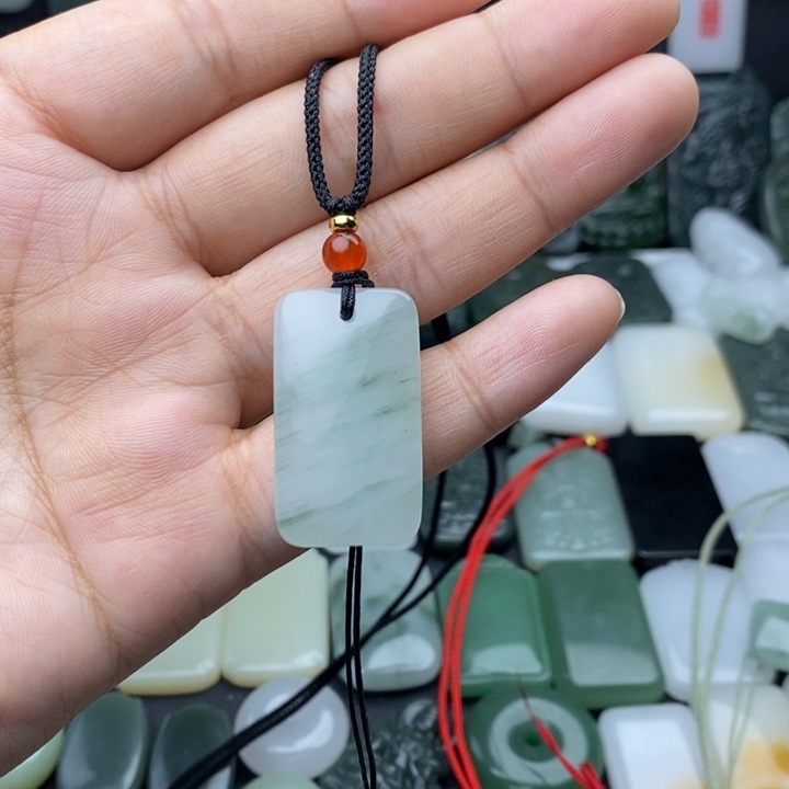 月***雁石英质玉未镶嵌颈饰