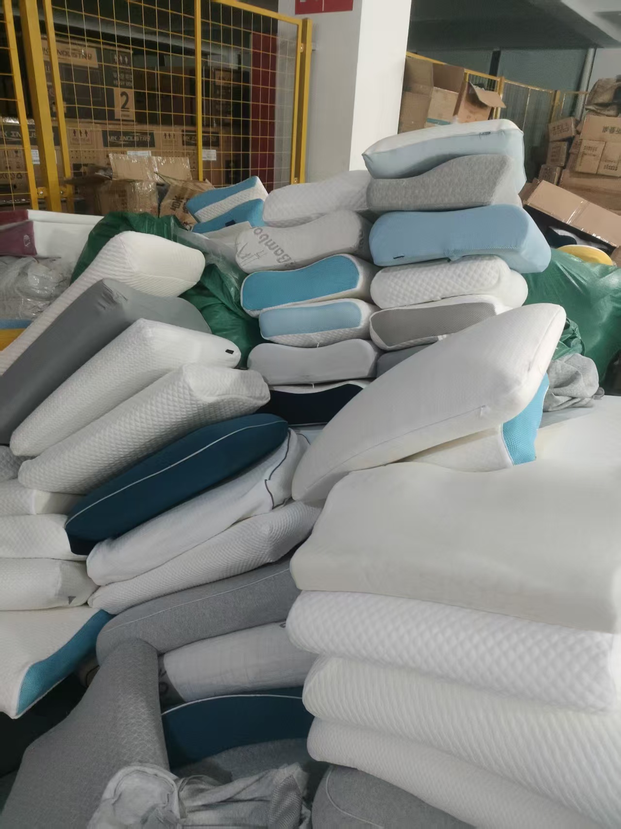 多色多款慢回弹记忆棉零压护颈枕头发1个