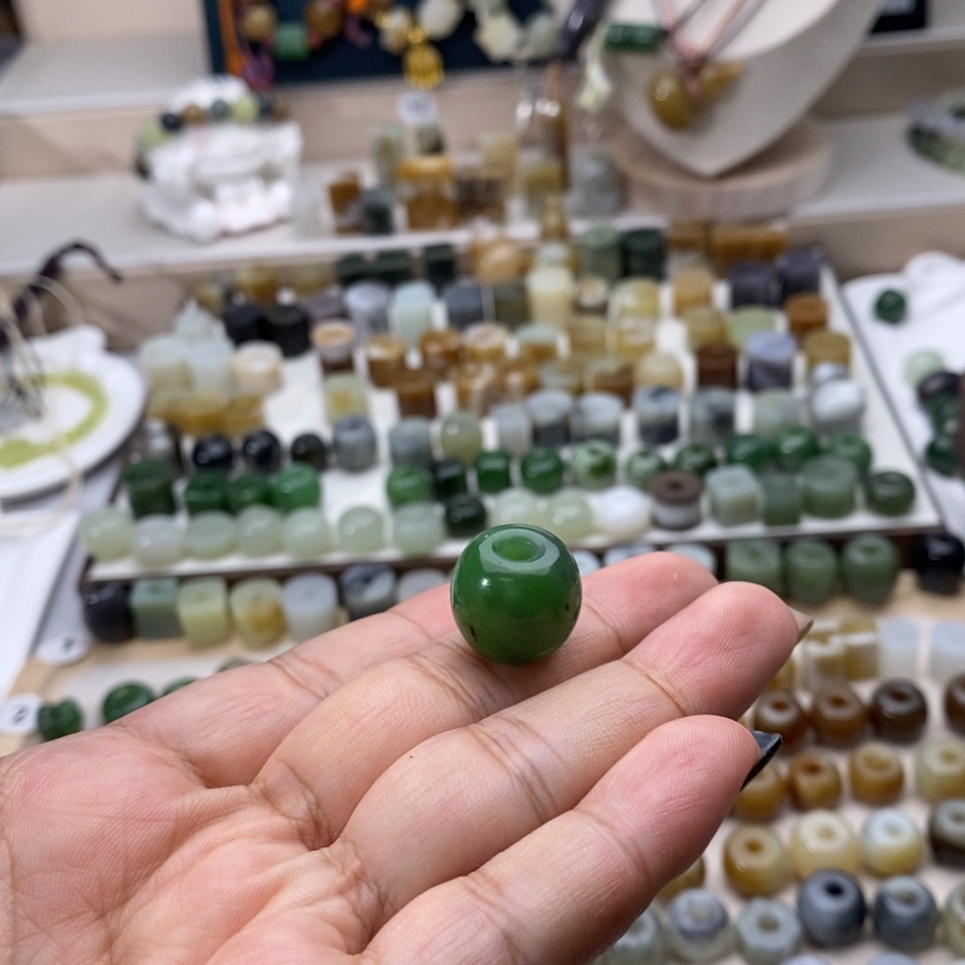 ****子和田玉未镶嵌颈饰买断