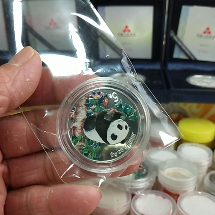 其他普通金属8****活1998年彩色熊猫纪念银币15，5克