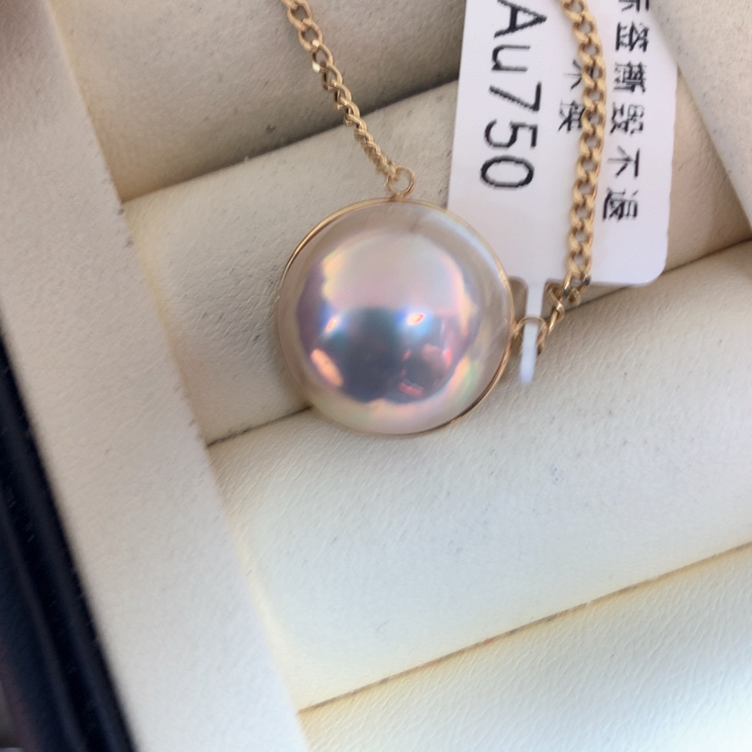 拼合珍珠（马贝珠）颈饰18K金镶嵌