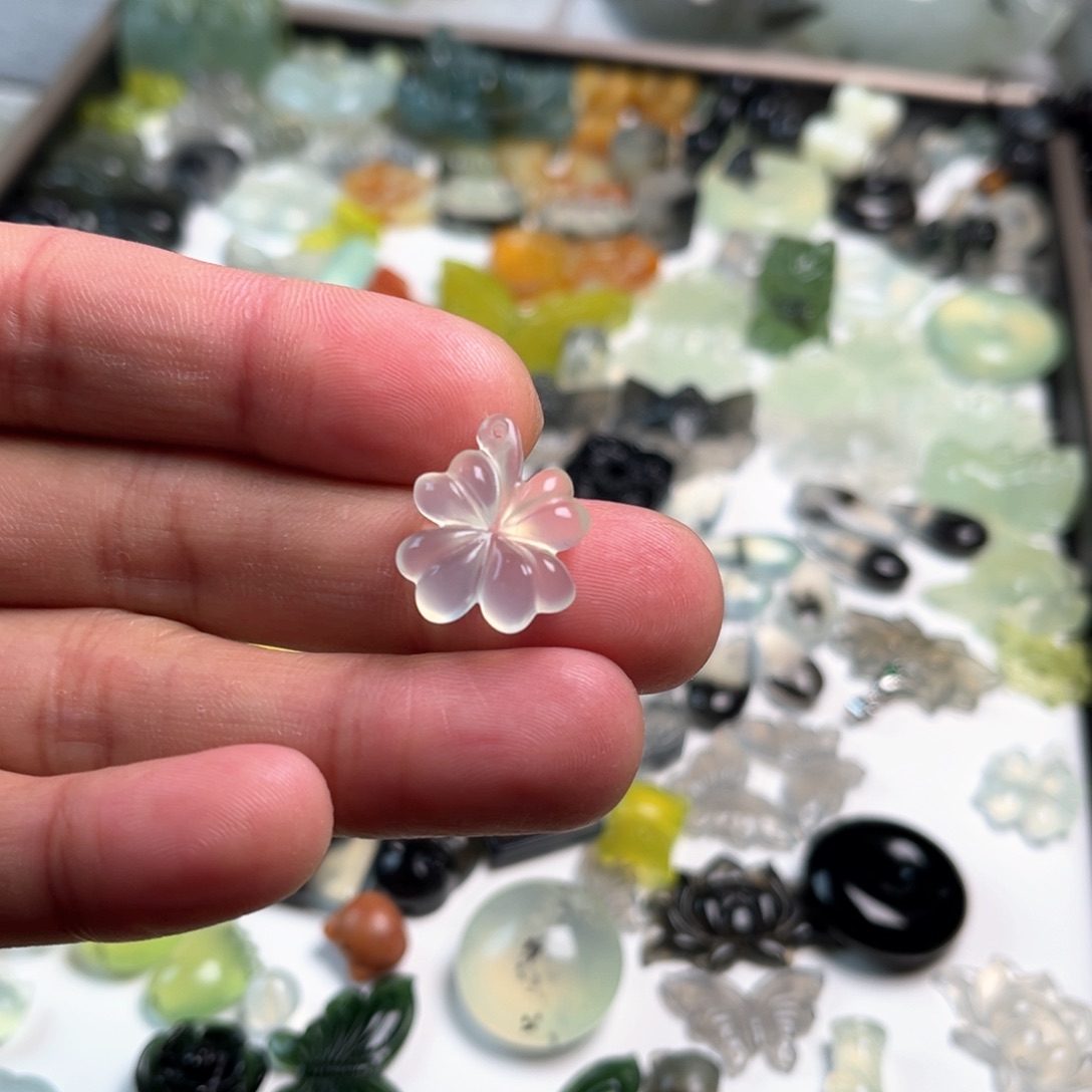 蛇纹石玉原石未镶嵌