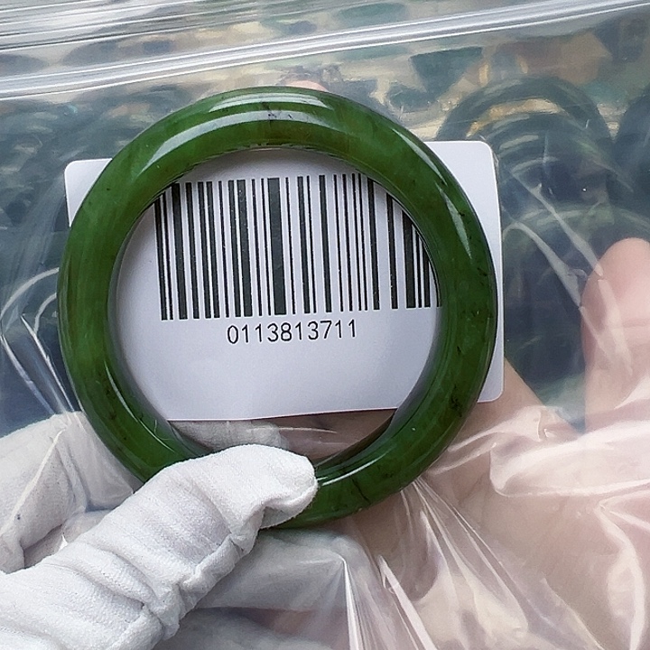 和田玉未镶嵌手镯微瑕58