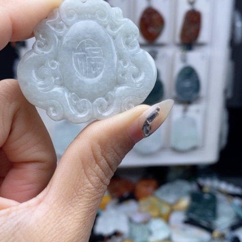 翡翠颈饰未镶嵌翡翠